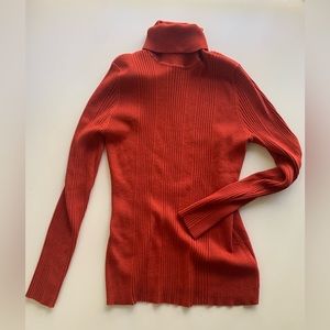 Burnt orange turtleneck sweater 🐢